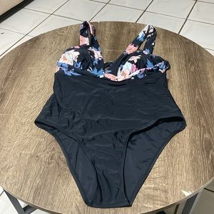 CUPSHE Women's One Piece Swimsuit V Neck Size L NWT